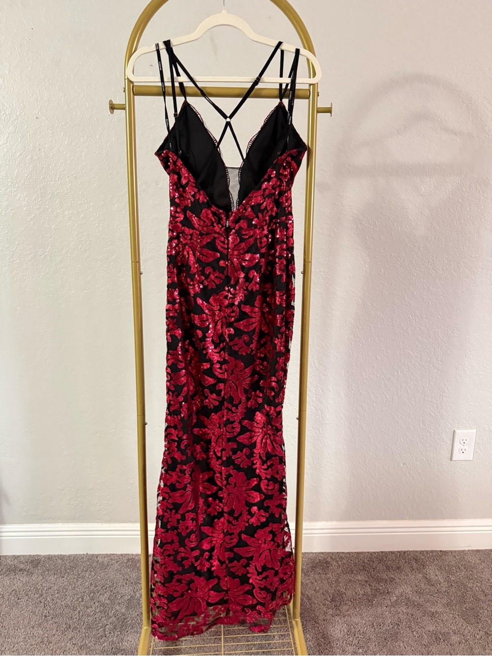 FashionNova Red Black Sequin Floral Maxi Dress Open Back Formal Evening MEDIUM - Picture 2 of 3